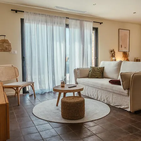 Premium De 70m2 Avec Piscine Individuelle דירה *